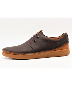 Shop L'Empreinte Chaussures CLARKS OAKLAND marron