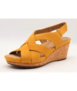 Best Sale L'Empreinte Chaussures CLARKS UN CAPRI STEP jaune